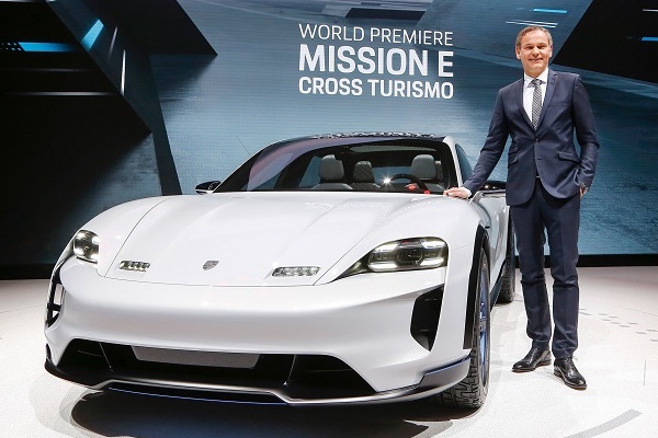 Mission E vừa ra mắt tại Triển lãm Ô tô Geneva 2018