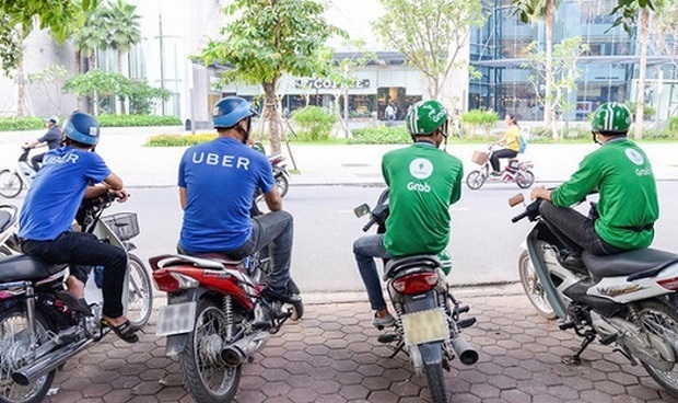 Các tài xế Uber tại Việt Nam (bao gồm cả ô tô và xe máy) sẽ chính thức chuyển sang Grab từ tháng 4 tới