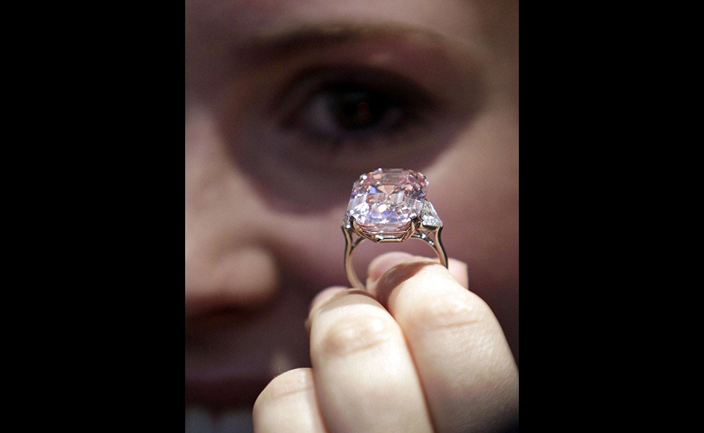 The Graff Pink Viên hồng ngọc 24,78 carat đã được Sothebys định giá tới 46 triệu USD tại Geneve năm 2010. Photo: SIPA