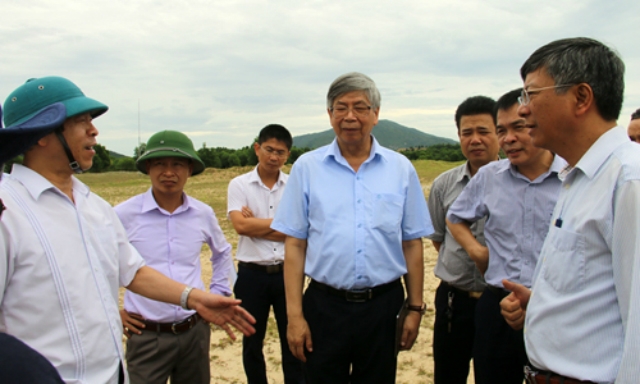 Đoàn công tác của VUSTA và tỉnh Hà Tĩnh khảo sát tại hiện trường