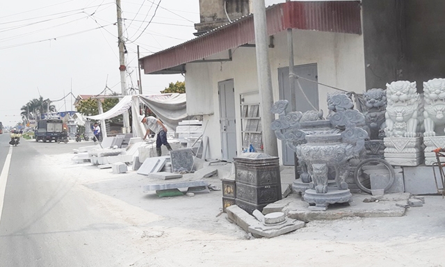 Bụi đá trong quá trình điêu khắc có thể hạn chế, khắc phục được… chủ yếu là phụ thuộc vào ý thức các hộ sản xuất.