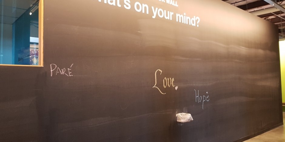 Bức tường Facebook Bức tường Facebook là nơi để các nhân viên bày tỏ chính kiến, rõ ràng cách làm này rất ít gặp hiện nay…