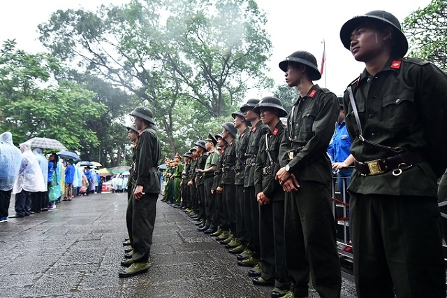 Hàng rào an ninh được thắt chặt nhằm đảm bảo lễ hội được diễn ra tốt đẹp, không có cảnh chen lấn xô đẩy