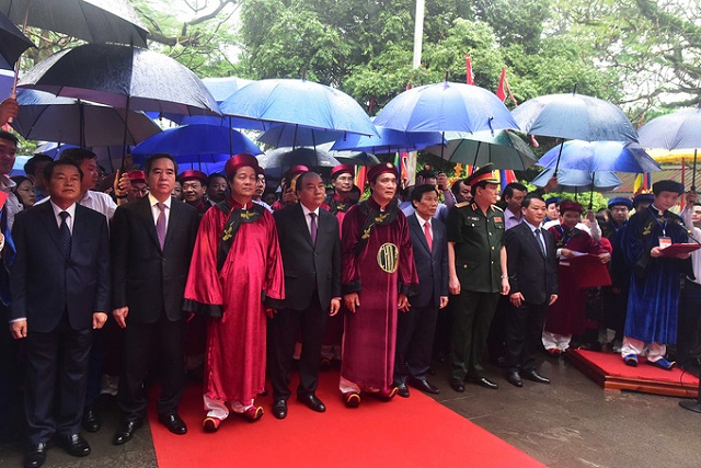 Thủ tướng Nguyễn Xuân Phúc cùng đại diện lãnh đạo cơ quan trung ương, địa phương về dự lễ dâng hương tưởng niệm các Vua Hùng