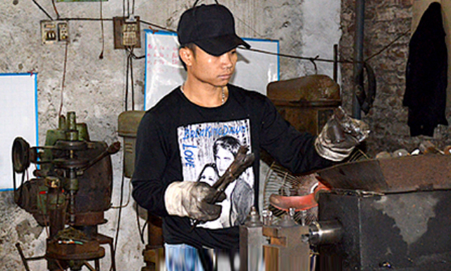 BHLĐ của NLĐ trong một cơ sở sản xuất cơ khí tại Đồng Côi chỉ là đôi găng tay