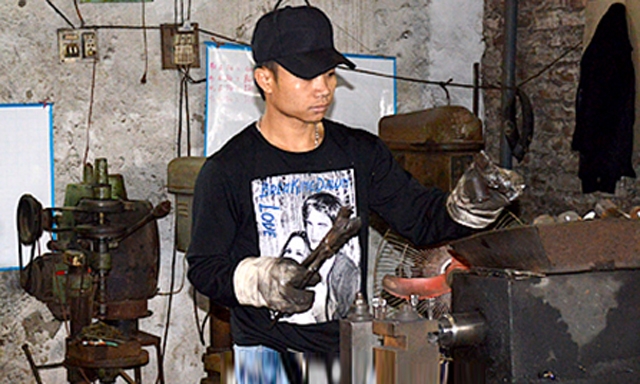 BHLĐ của NLĐ trong một cơ sở sản xuất cơ khí tại Đồng Côi chỉ là đôi găng tay