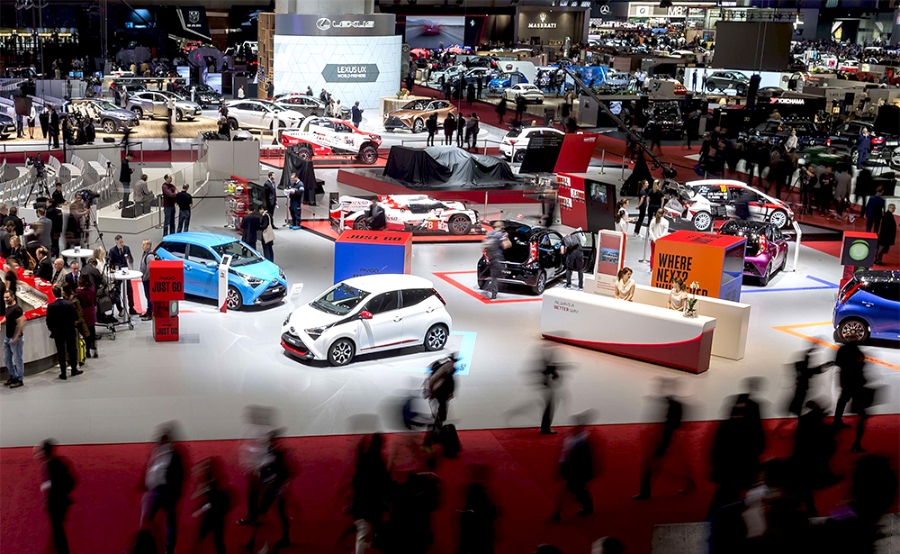Cho dù là xe lai, xe điện hay tự lái, ô tô đang thay đổi. Sự thay đổi rõ nhất ở đâu? Chính tại Triển lãm ô tô Geneve 2018, các thương hiệu xe, bình dân hay siêu sang, đang cho thấy những sáng chế thực sự. Thời của những chiếc động cơ đốt trong, dù chạy xăng hay chạy dầu, rõ ràng đang sắp hết. Chân trời mong đợi nhất năm nay đã mở.