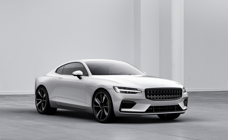 Polestar 1: Volvo làm hài lòng khách hàng La Polestar 1 là chiếc xe đầu tiên chạy điện của Volvo. Trên thực tế, đây là một chiếc xe lai, trong khi chờ đợi một chiếc xe 100% điện nhưng thực sự nó đã đạt được những kết quả đáng mong đợi. Volvo đã có thể ghi nhận 5.000 khách hàng tiềm năng trong khi Volvo trước đây chỉ có ý định lắp ráp 500 chiếc/năm. Những người ưa thích xe này thậm chí chưa được thử chiếc xe coupe 600 mã lực này, bởi vì công việc lắp ráp chỉ bắt đầu vào giữa năm 2019. Họ cũng chưa biết giá sẽ là bao nhiêu, chỉ biết sẽ vào khoảng 130.000 đến 150.000 euros. Photo: Polestar