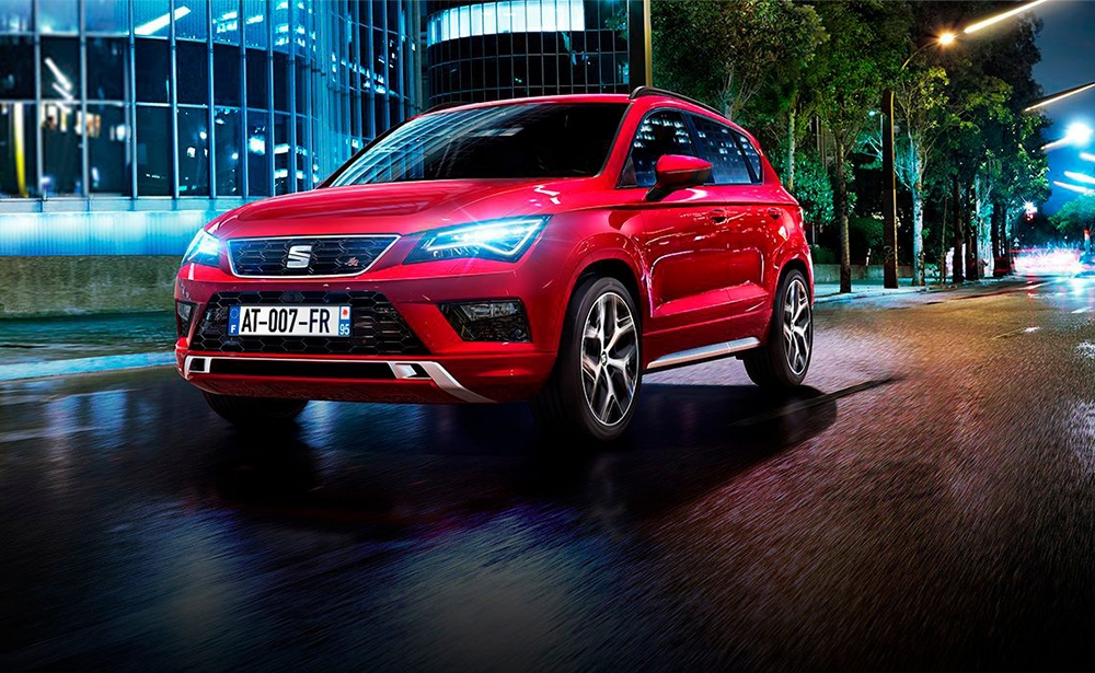 Cupra Ateca: chiếc SUV thể thao của de Seat Chiếc SUV Ateca, Cupra với logo mới dành cho dòng xe mới độc lập của hãng Seat. Chiếc SUV compact là một trong những chiếc xe “cơ bắp” nhất trong hạng được giới thiệu tại triển lãm, với công suất 300 mã lực. Đó là chiếc xe đầu tiên trưng hai chữ “S” cấu thành logo của Cupra. Photo: Seat