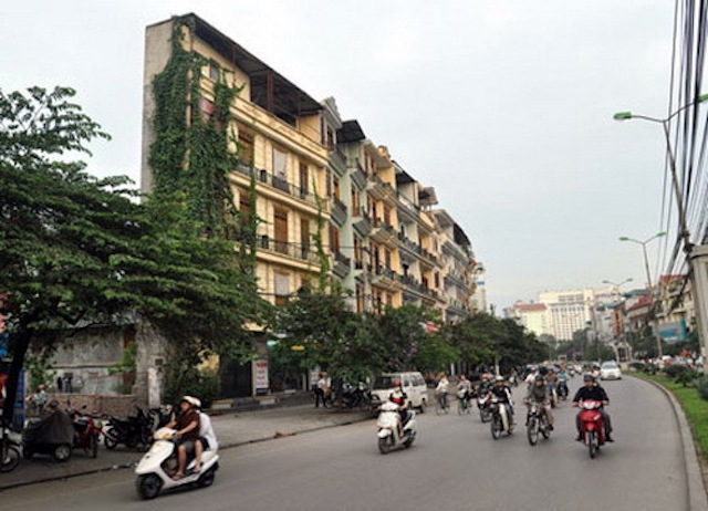 Một dãy nhà siêu mỏng, siêu méo trên đường Đào Tấn mọc lên sau khi con đường này được hoàn thành
