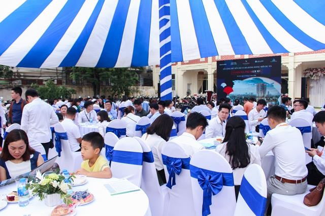 Một góc khách hàng tham gia sự kiện