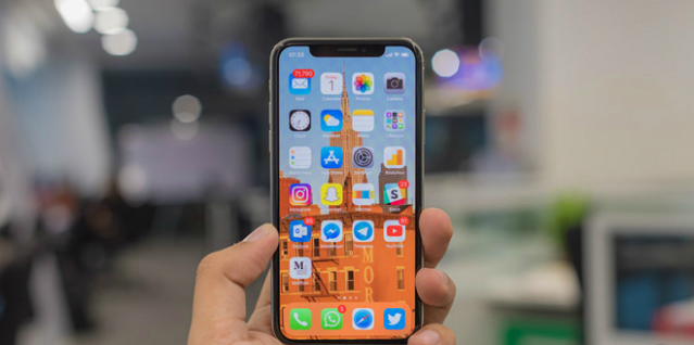 Đón làn sóng chê bai lúc mới ra mắt, thế nhưng iPhone X đã có không ít bản sao Android từ phân khúc phổ thông cho đến cao cấp.