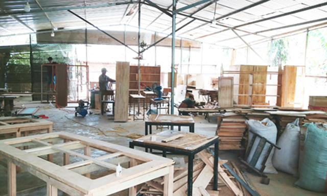 Một góc xưởng mộc mỹ nghệ của HTX