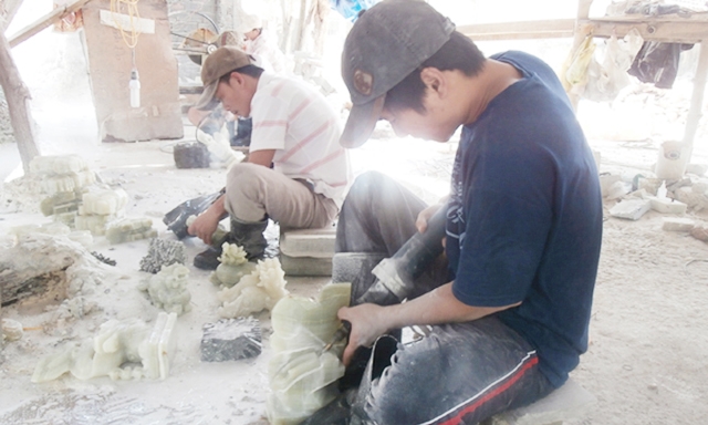 Các công đoạn chế tác đá hầu hết đã được cơ giới hóa