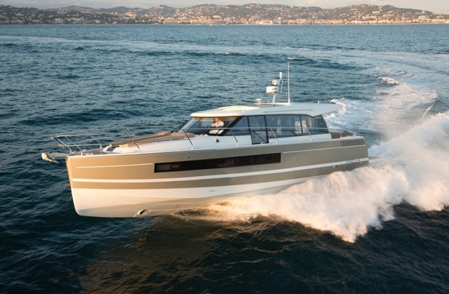 Du thuyền cao cấp Jeanneau NC14