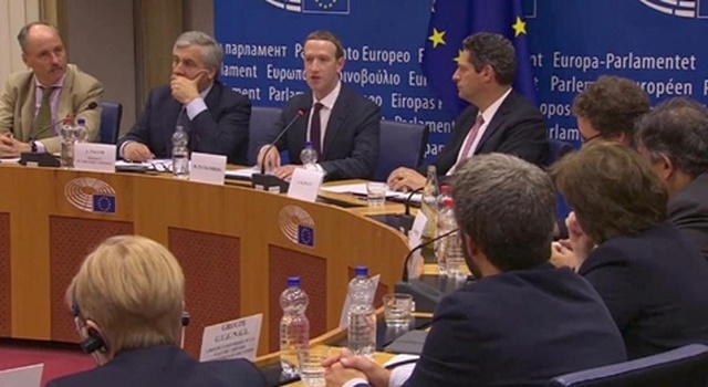 CEO Facebook – Mark Zuckerberg tại phiên điều trần