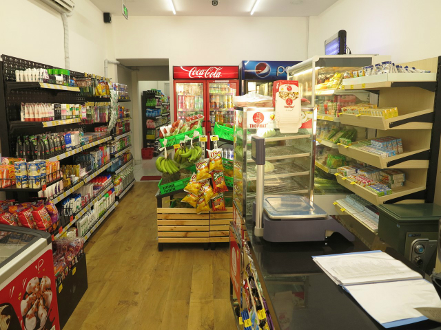 Cửa hàng tiện lợi là miếng bánh hấp dẫn cả nhà bán lẻ nội lẫn ngoại