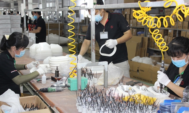 Các doanh nghiệp mong mỏi giảm thuế, phí để cạnh tranh xuất khẩu