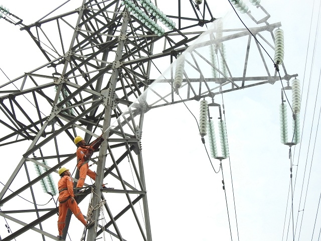 Đường dây truyền tải điện 500kV có tổng chiều dài 7.503km và 28 trạm biến áp 500kV trải dài trên địa bàn 42 tỉnh, thành phố