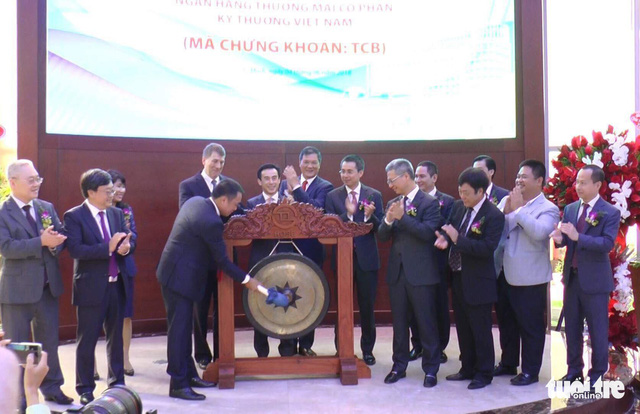 Cổ phiếu TCB niêm yết trong bối cảnh cổ phiếu ngân hàng đang đứng trước bão thông tin công bố sai phạm của cựu Chủ tịch BIDV