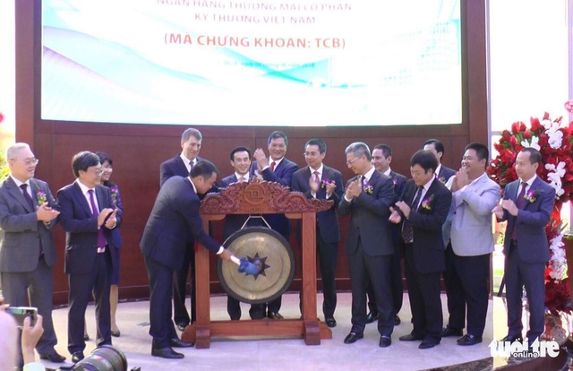 Cổ phiếu TCB niêm yết trong bối cảnh cổ phiếu ngân hàng đang đứng trước bão thông tin công bố sai phạm của cựu Chủ tịch BIDV