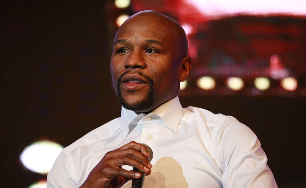 1. Floyd Mayweather Võ sĩ người Mỹ Floyd Mayweather là vận động viên được trả lương cao nhất với thu nhập ước tính là 285 triệu đô la. Với biệt danh Tiền, Mayweather thắng trong một trận đấu và có mức thu nhập cao hơn tổng thu nhập của ngôi sao bóng đá Lionel Messi và Cristiano Ronaldo trong 12 tháng.