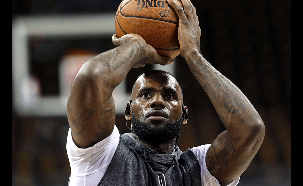 6. James LeBron Siêu sao bóng rổ James LeBron đứng thứ sáu với 85,5 triệu USD năm 2018.