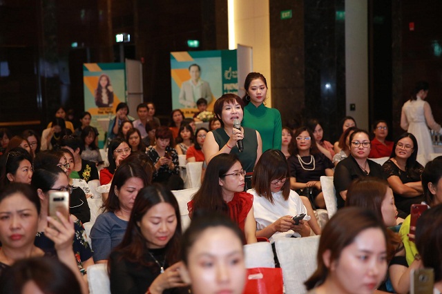 Các nữ CEO tham gia thảo luận nhiệt tình cùng các diễn giả