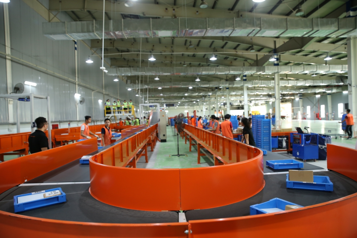 Việc vận hành hệ thống này giúp cho tỉ lệ sai sót trong quá trình chia chọn hàng hóa về 0, đảm bảo hàng hóa đến tay khách hàng đúng và nhanh nhất.