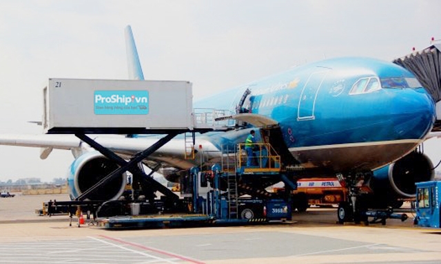 Việc chưa có các tàu bay chuyên chở hàng hóa dẫn tới thị phần vận chuyển ngày càng kém cạnh tranh so với hãng ngoại