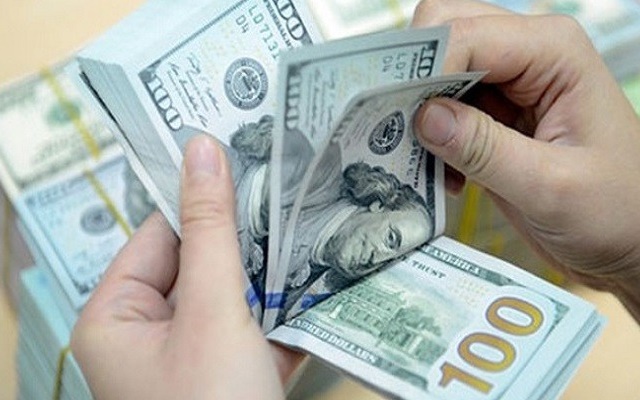 Giá USD tăng vọt