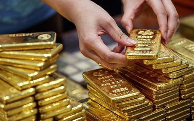 Giá vàng lại giảm mạnh