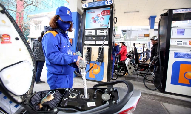 Doanh nghiệp hiện vẫn phải nhập khẩu một số lượng xăng dầu tối thiểu hàng năm