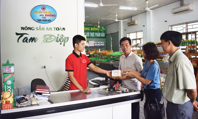 Cửa hàng nông sản an toàn của HTX Tam Điệp ở trung tâm thành phố phía Nam tỉnh Ninh Bình
