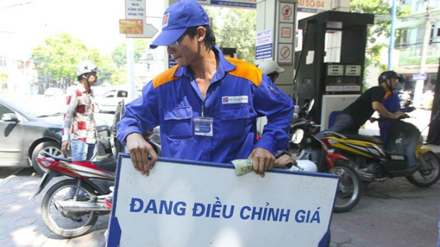 Giá xăng dầu thế giới đang giảm là lý do khiến giá trong nước có thể điều chỉnh giảm mạnh 600 đồng/lít trong lần điều chỉnh hôm nay (ảnh minh họa)