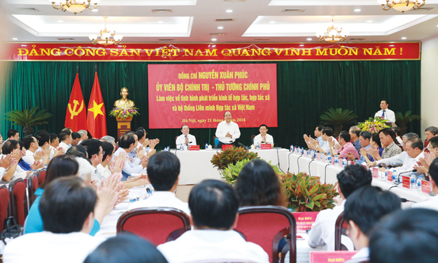 Ngày 21/6, Thủ tướng Chính phủ Nguyễn Xuân Phúc đã làm việc với Liên minh HTX Việt Nam và hệ thống Liên minh HTX Việt Nam