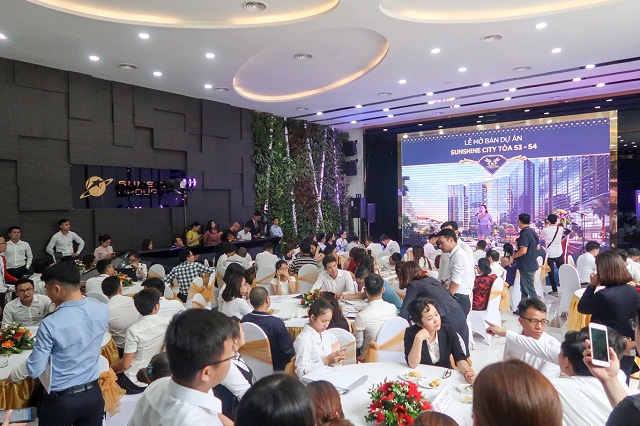 Nhiều giao dịch đã được chốt thành công ngay tại buổi lễ mở bán.