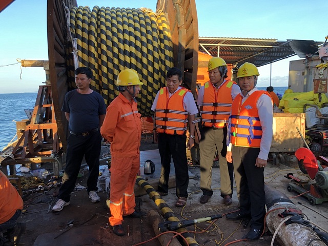 Lãnh đạo Tổng Công ty Điện lực miền Bắc trực tiếp có mặt tại hiện trường để chỉ đạo khắc phục sự cố.