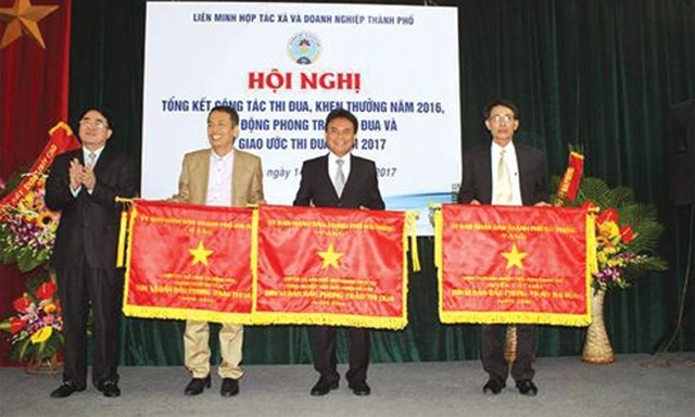 HTX Hợp Đức được khen thưởng HTX vững mạnh hàng đầu Tp.Hải Phòng