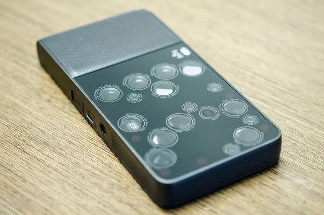 Chiếc điện thoại L16 hiện có giá không hề rẻ