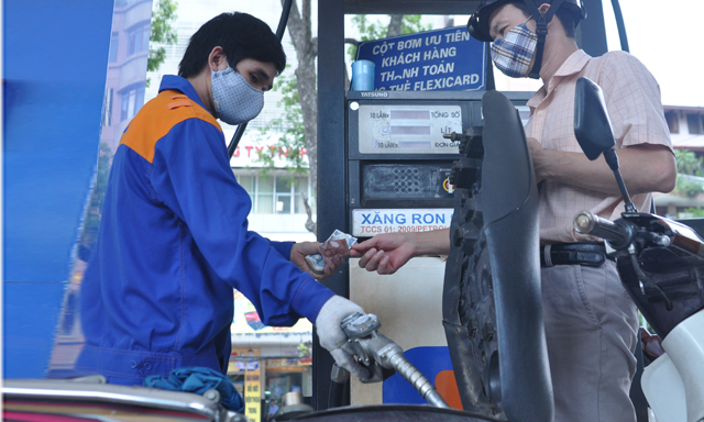 Theo Thứ trưởng Bộ Công Thương Đỗ Thắng Hải, Bộ Công Thương sẽ đề nghị Chính phủ trước hết không đưa việc tăng thuế 1.000 đồng này vào giá xăng dầu