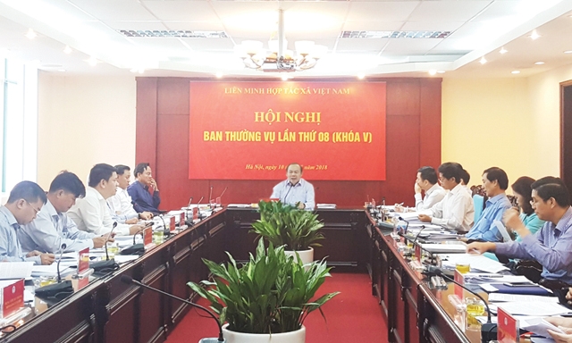 Chủ tịch Liên minh HTX Việt Nam Nguyễn Ngọc Bảo chủ trì hội nghị