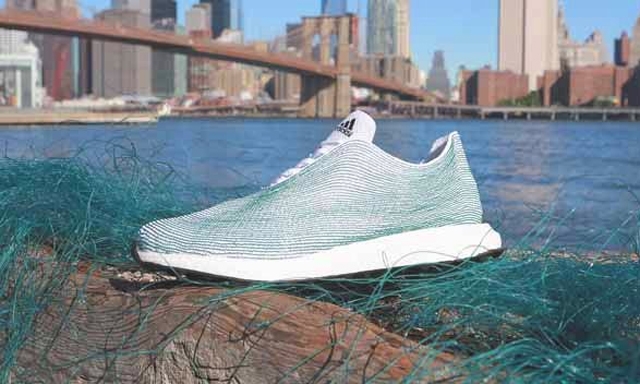 Chiếc giày tái chế từ rác thải đại dương của Adidas