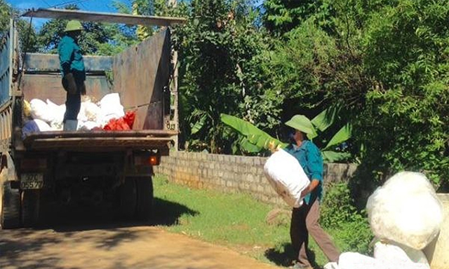 Trung bình mỗi ngày, HTX thu gom và vận chuyển 1,5 tấn rác thải