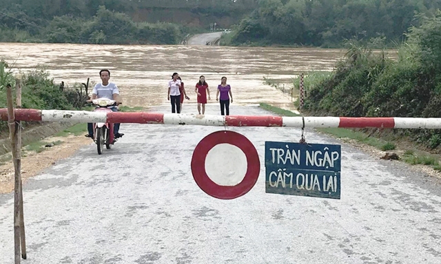 Quốc lộ 48E tại Nghĩa Đàn - Nghệ An bị ngập khiến giao thông tê liệt