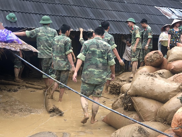 Công tác cứu hộ tại xã Sơn Lương, huyện Văn Chấn