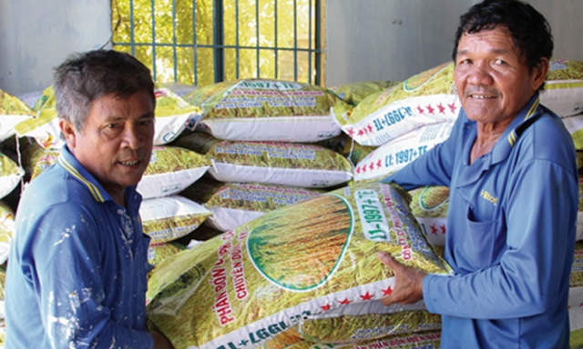 HTX Phước Hậu cung ứng vật tư nông nghiệp, đáp ứng nhu cầu sản xuất của nông dân ở địa phương