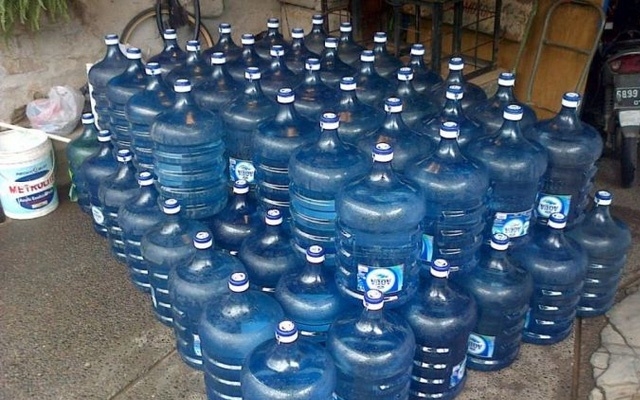 Nước được xử lý bằng thiết bị lọc phải bảo đảm 28 tiêu chí trước khi chiết vào bình.