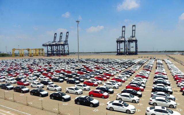 Ô tô nhập khẩu về cảng TP.HCM