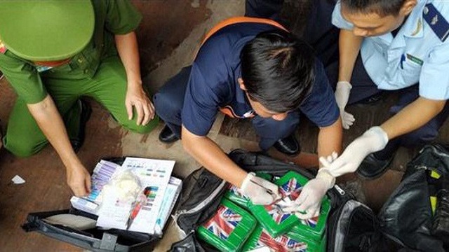 100 bánh cocaine giấu trong container phế liệu bị phát hiện (Nguồn: Internet)